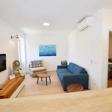 Sunny With Sea View - One Bedroom With Sea View Διαμέρισμα Ρόβινι